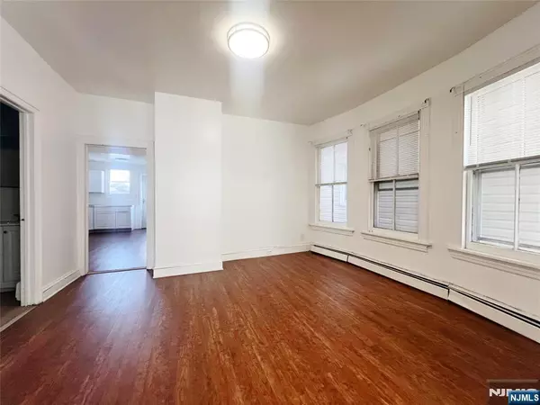 Elizabeth, NJ 07201,26 Reid ST