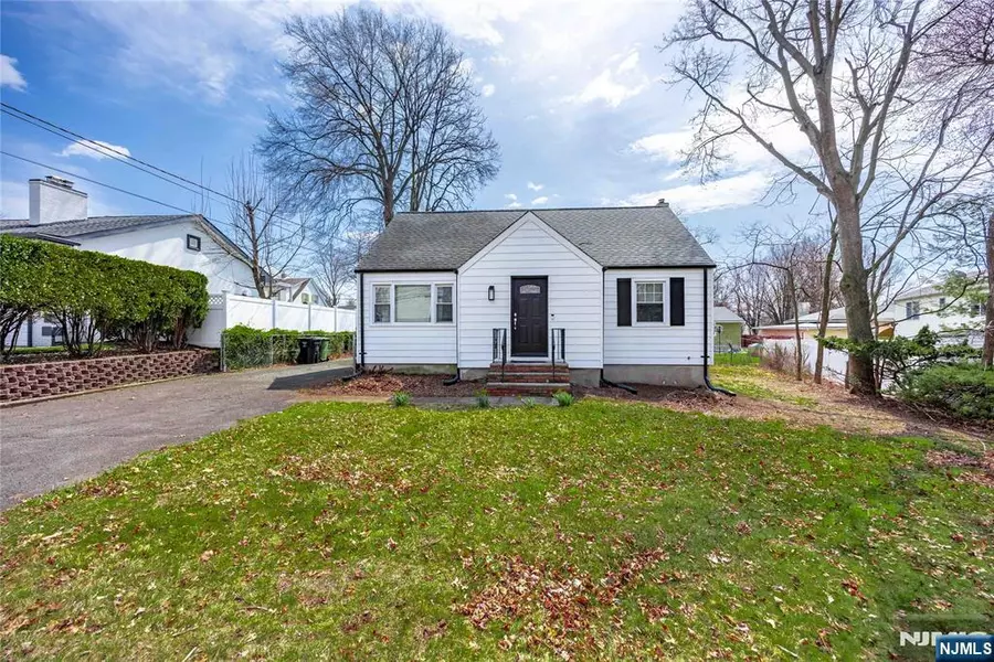 38 Arcadian WAY, Paramus, NJ 07652