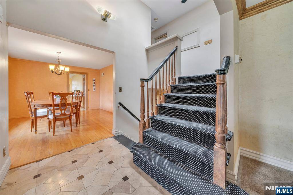 Wyckoff, NJ 07481,458 Meer AVE