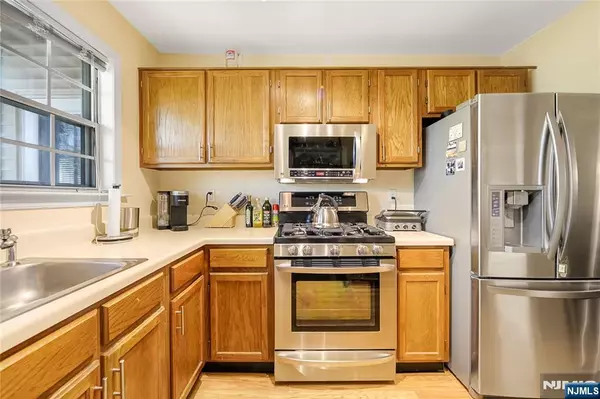 Clifton, NJ 07014,3 Juniper CT #128