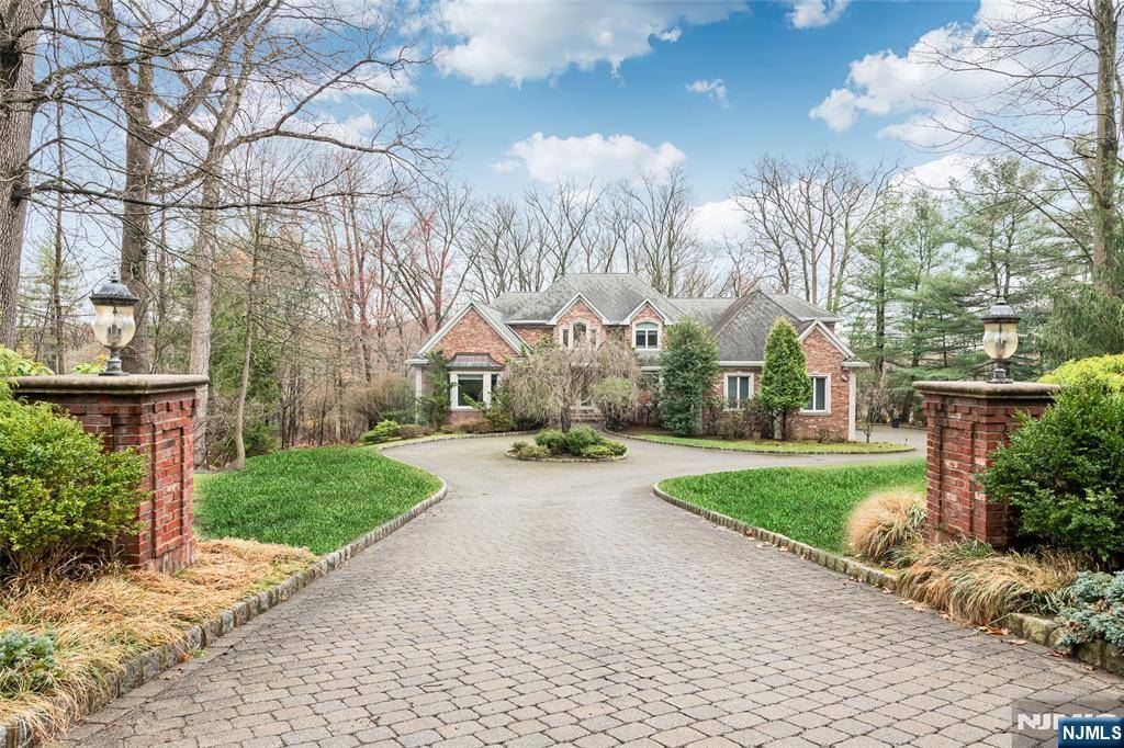 56 W Wildwood RD, Saddle River, NJ 07458