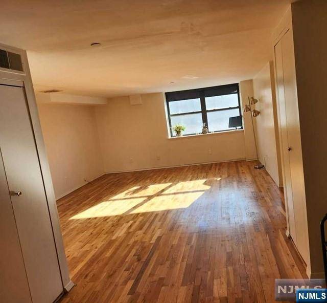 Edgewater, NJ 07020,840 River #101