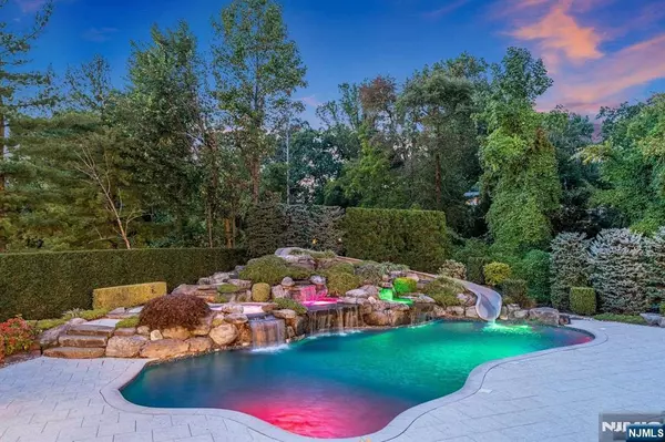 Cresskill, NJ 07626,9 Loman CT