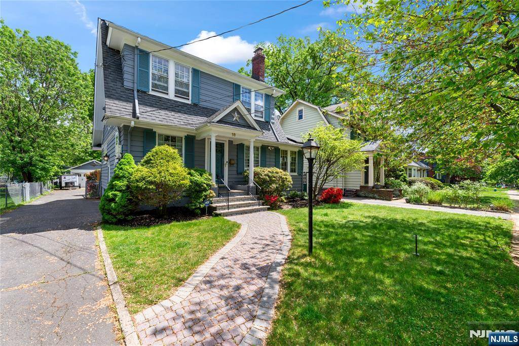 Maplewood, NJ 07040,18 Warren RD