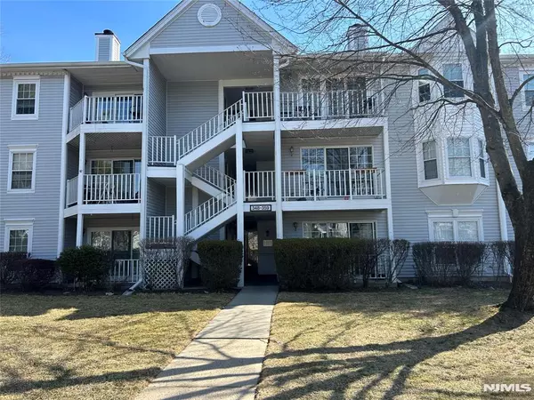 358 Cottonwood WAY, Mahwah, NJ 07430