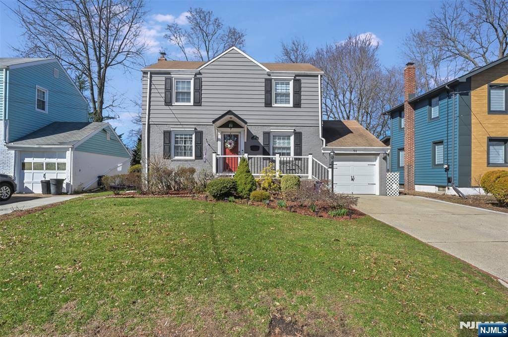 94 Hillcrest DR, Dumont, NJ 07628