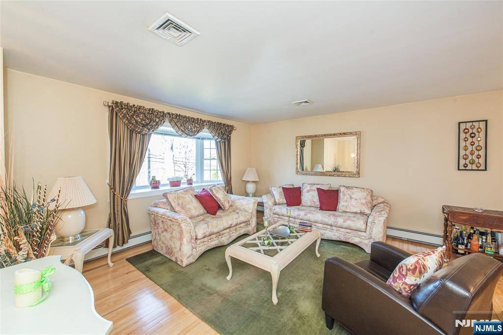 Ringwood, NJ 07456,29 Cedar RD