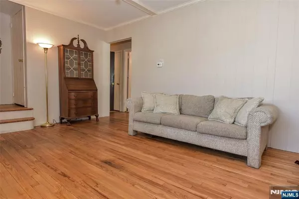 Paterson, NJ 07502,261 Ryerson AVE