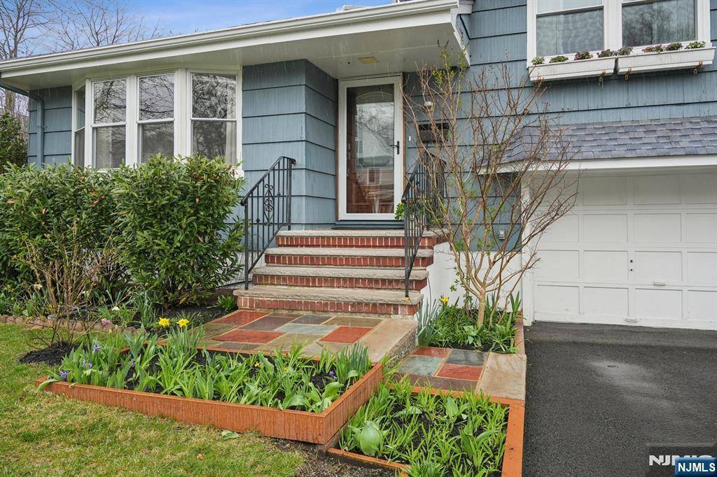 Glen Ridge, NJ 07028,21 Hillside AVE