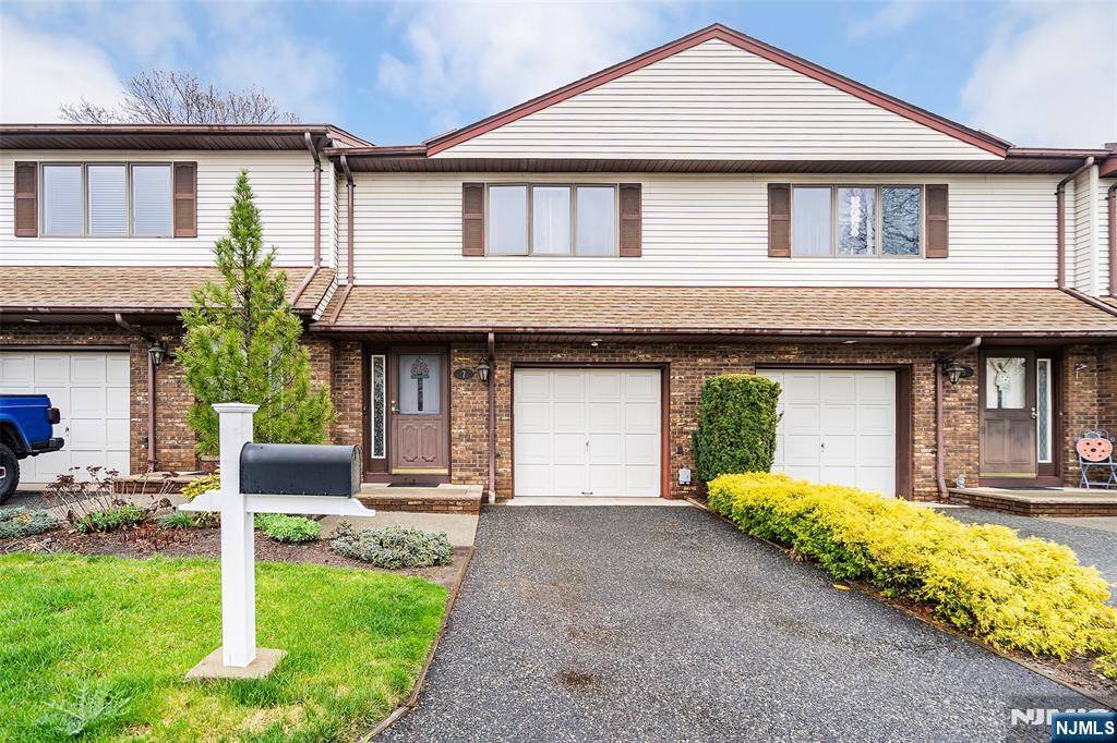 7 Staal LN, Lodi, NJ 07644