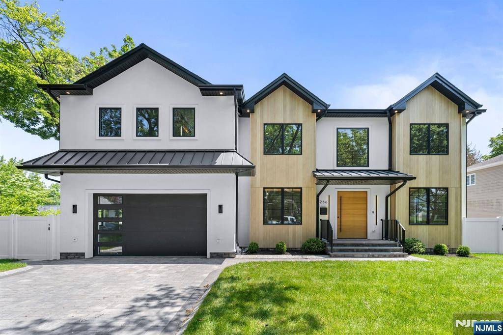 286 Herbert PL, Paramus, NJ 07652