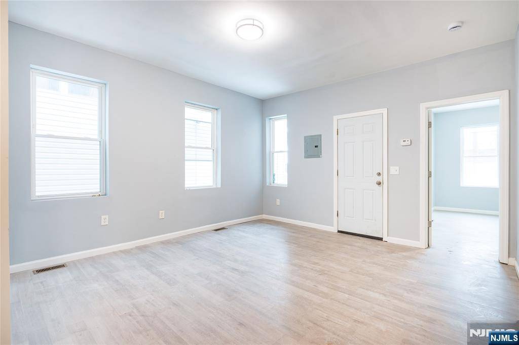 Paterson, NJ 07501,110 Montgomery ST