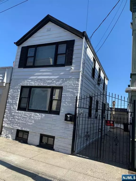 7 Calumet ST, Newark, NJ 07105