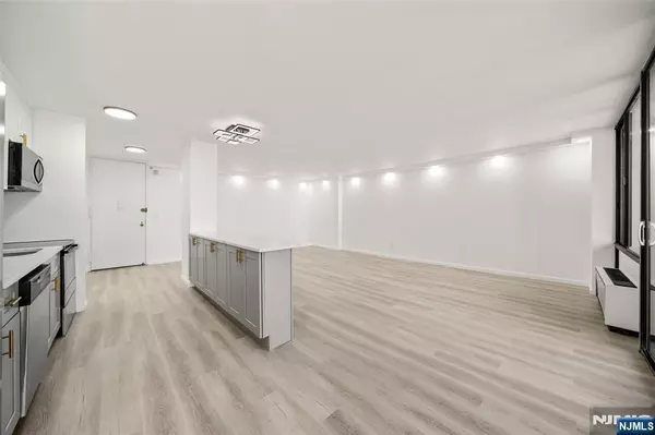 Cliffside Park, NJ 07010,300 Winston DR #2519