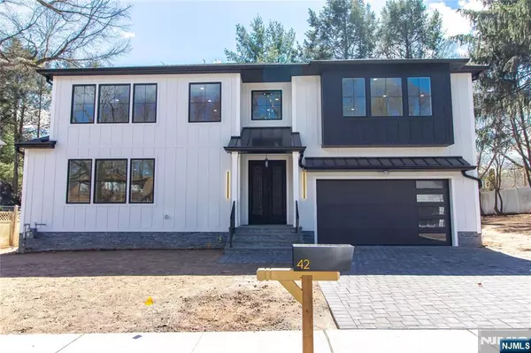 42 Harvey ST, Closter, NJ 07624