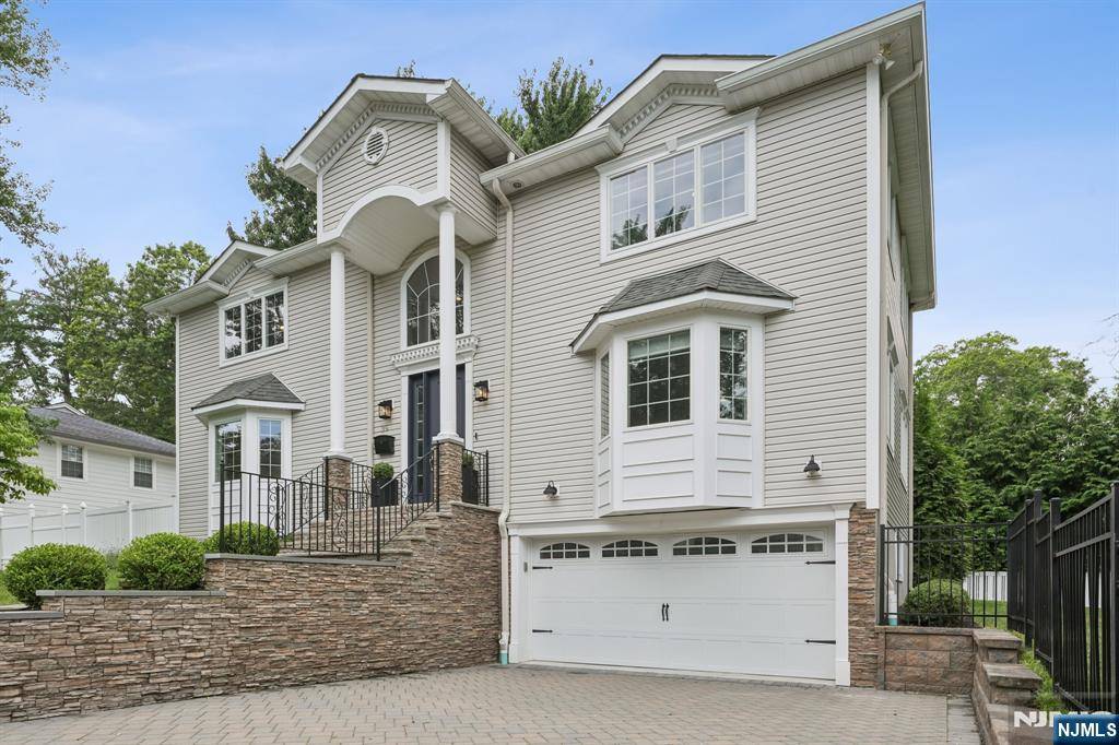 Demarest, NJ 07627,39 Drury LN