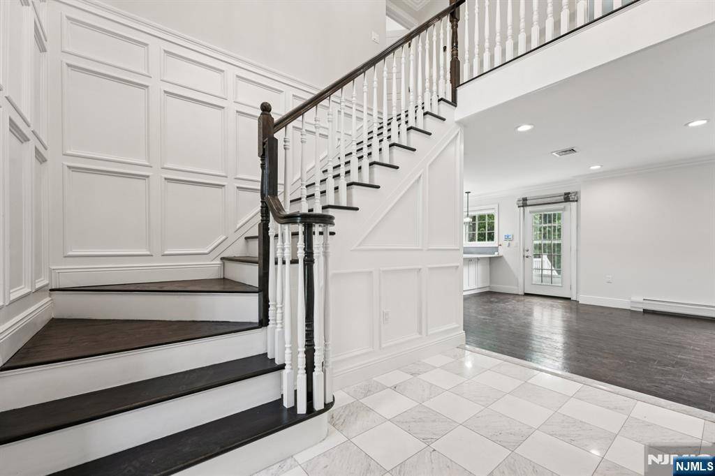 Demarest, NJ 07627,39 Drury LN