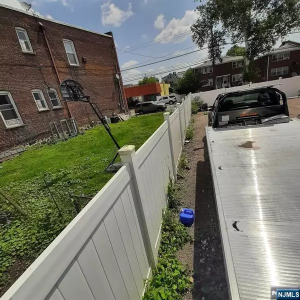 Cliffside Park, NJ 07010,139-141 Palisade AVE