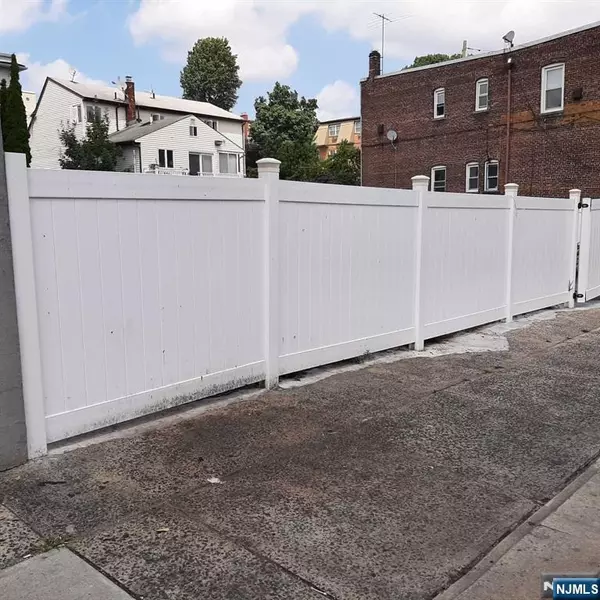Cliffside Park, NJ 07010,139-141 Palisade AVE
