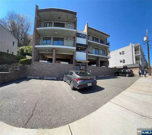 Edgewater, NJ 07020,148 Undercliff AVE