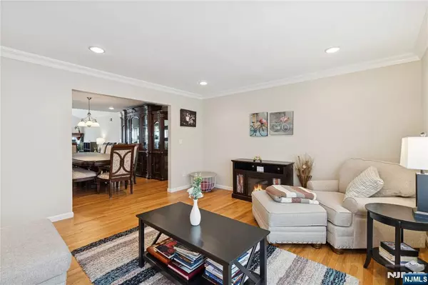 Glen Rock, NJ 07452,595 Prospect ST