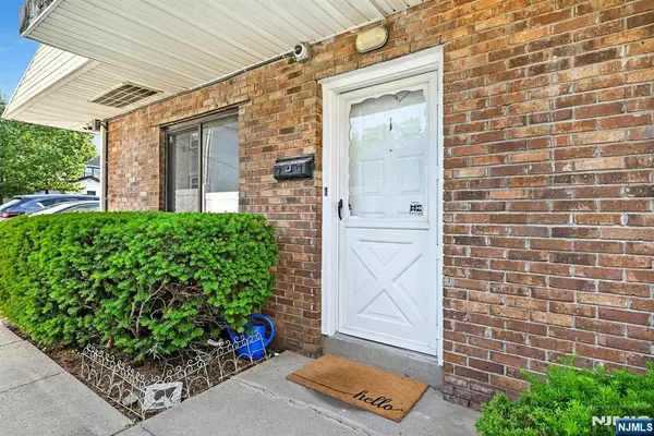 Hackensack, NJ 07601,33 Poplar AVE #1