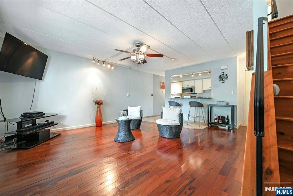 Hackensack, NJ 07601,33 Poplar AVE #1