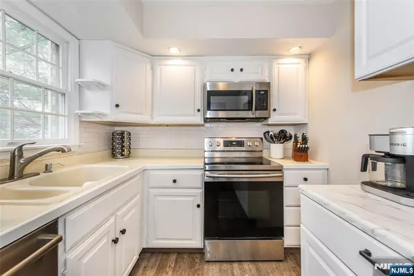 Park Ridge, NJ 07656,107 Maple #B