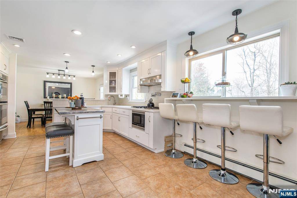 West Caldwell, NJ 07006,15 Aldrin DR