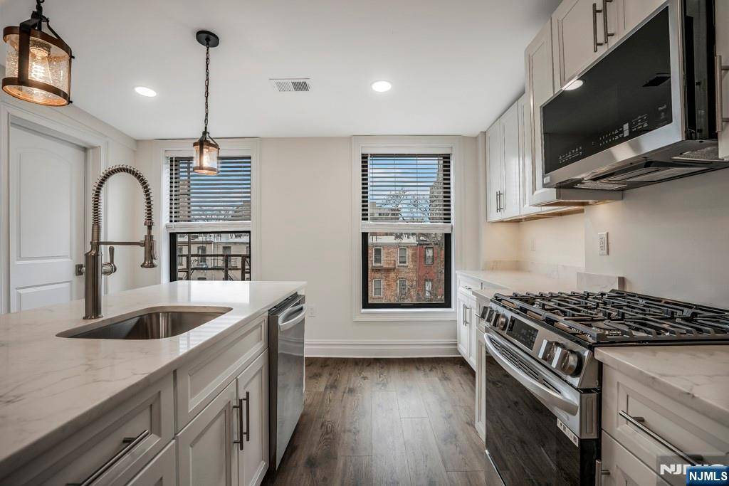 Jersey City, NJ 07302,155 Grand ST