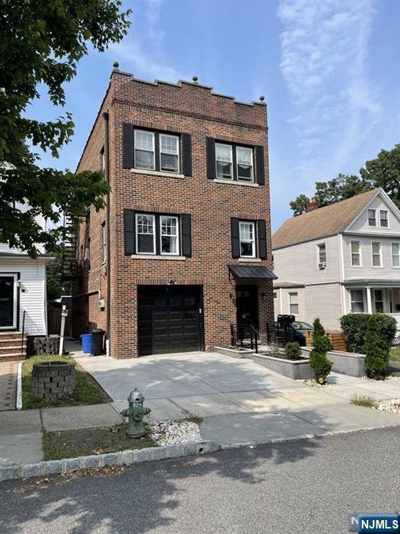 43 Pleasant WAY, Montclair, NJ 07042