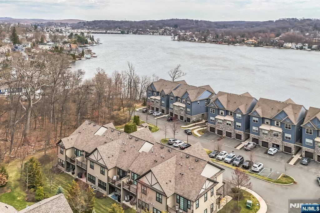 Hopatcong, NJ 07843,407 Mariners Pointe