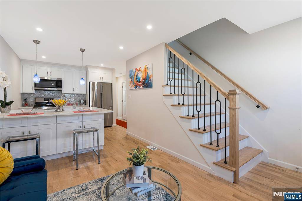 560 18th ST, Newark, NJ 07103