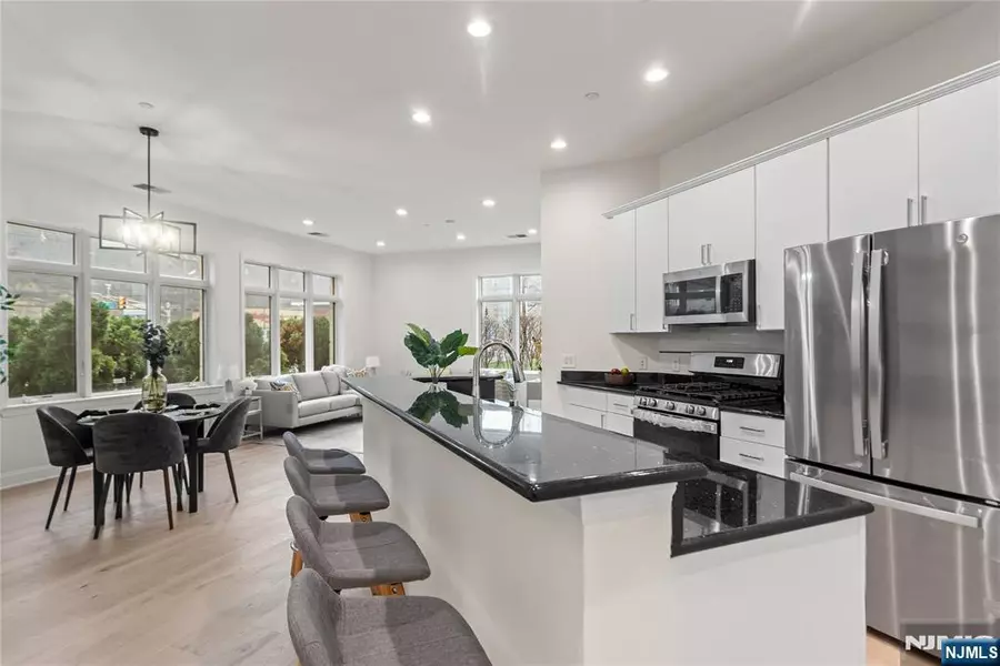 7400 River RD #122, North Bergen, NJ 07047