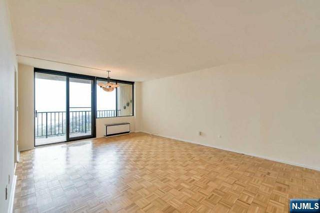 Cliffside Park, NJ 07010,200 Winston DR #1718