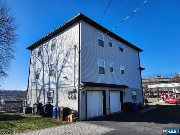 Woodland Park, NJ 07424,181 Squirrelwood RD