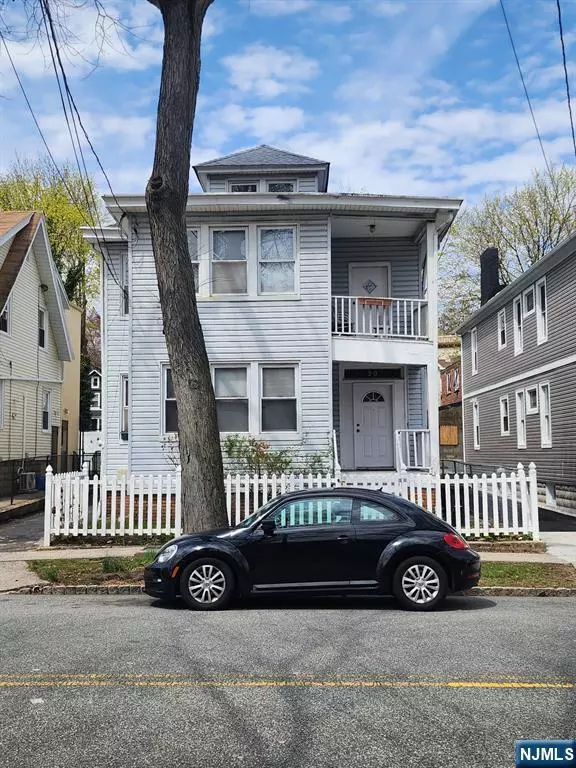 Montclair, NJ 07042,20 Maple AVE