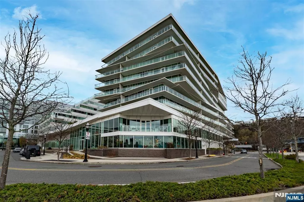 Weehawken, NJ 07086,800 Ave At Port Imperial BLVD #920