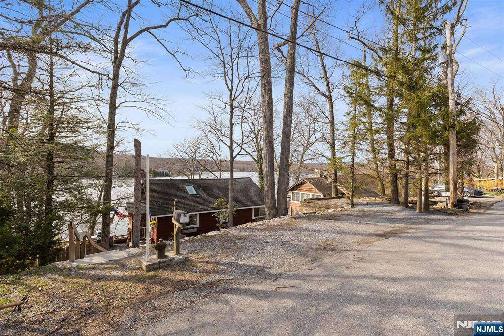 1001 Lakeside DR,  Vernon,  NJ 07422