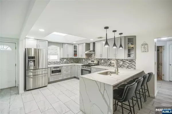 Elmwood Park, NJ 07407,293 Lincoln AVE