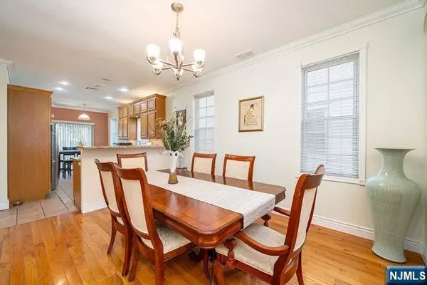 Cliffside Park, NJ 07010,214 Columbus PL