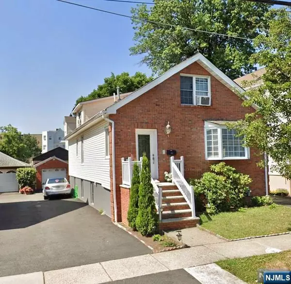214 Columbus PL, Cliffside Park, NJ 07010