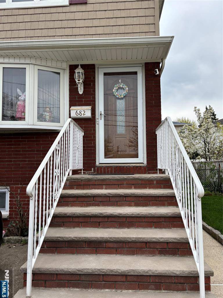 Lyndhurst, NJ 07071,682 Valley Brook AVE #2