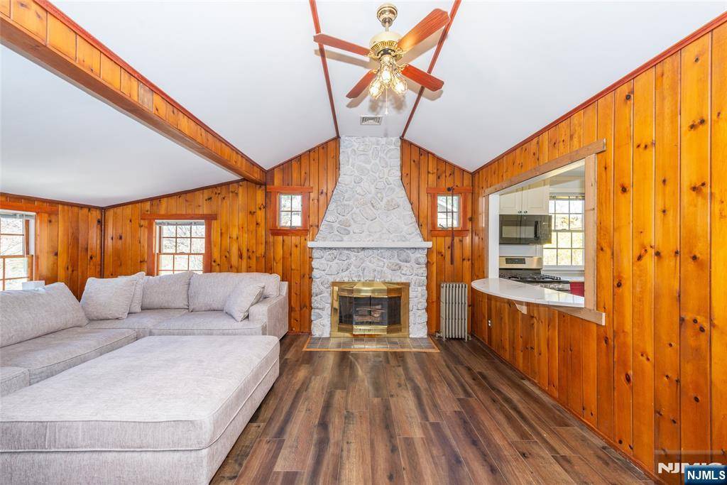 Wayne, NJ 07470,53 Laurel DR