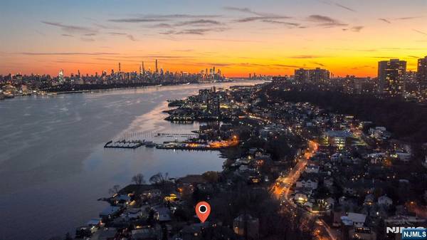 4 Colony RD, Edgewater, NJ 07020