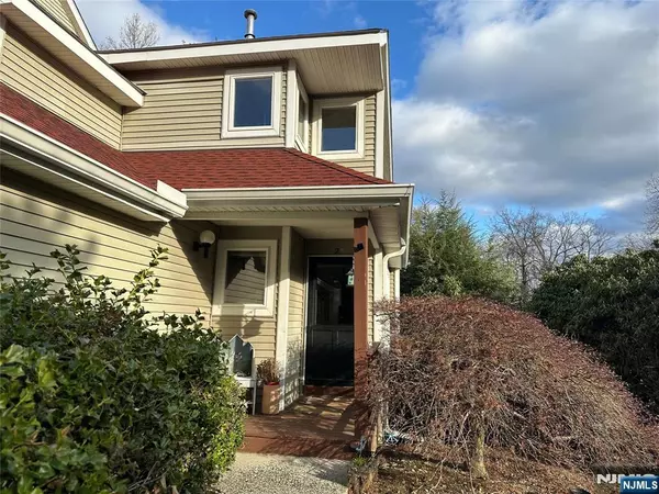 2 Red Oak TER, Jefferson Township, NJ 07438