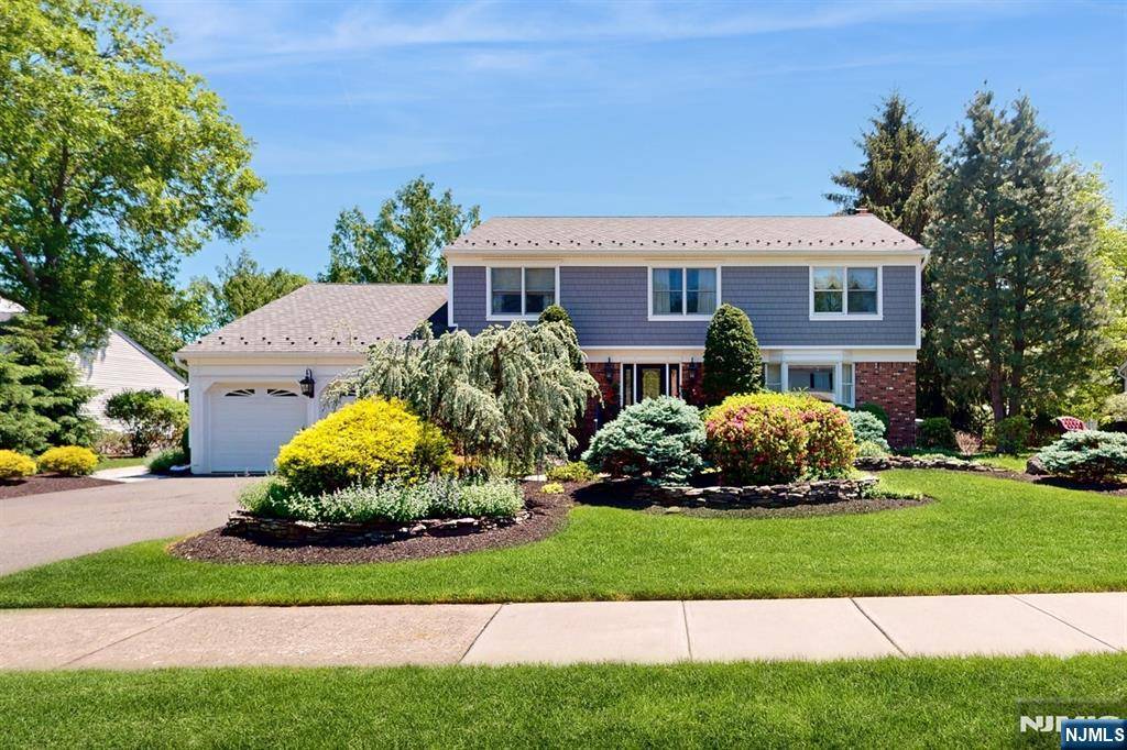 19 Merrill DR, Mahwah, NJ 07430