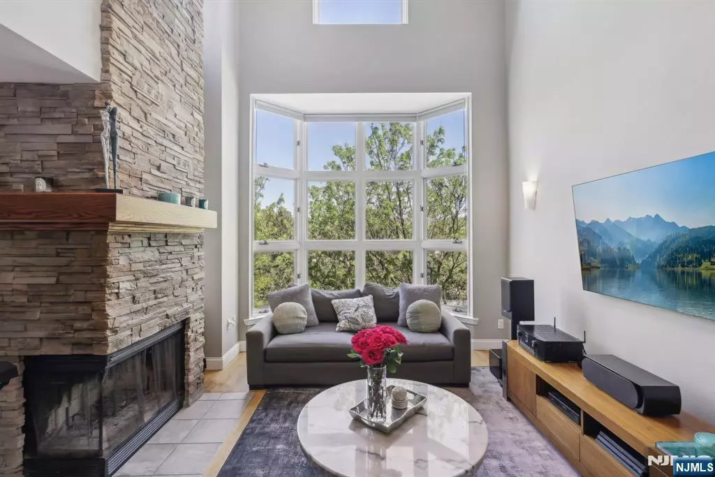 Edgewater, NJ 07020,310 Hancock CT