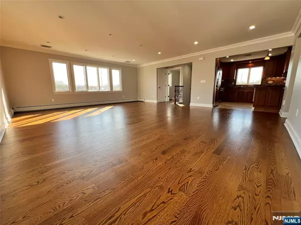 East Rutherford, NJ 07073,313 Main ST #2