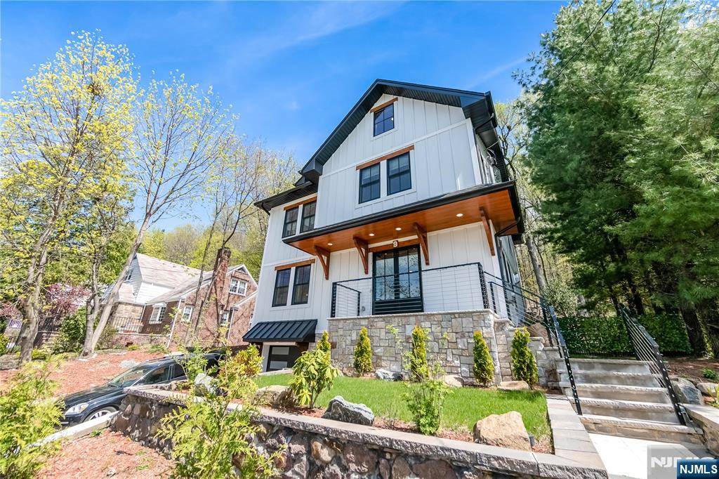 Leonia, NJ 07605,9 Palmer PL